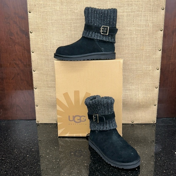 NEW UGG CAMBRIDGE BLACK BOOT - Picture 1 of 2